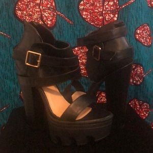 Black zip up chunky heel